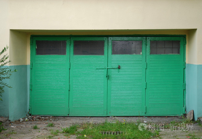 旧木车库门
