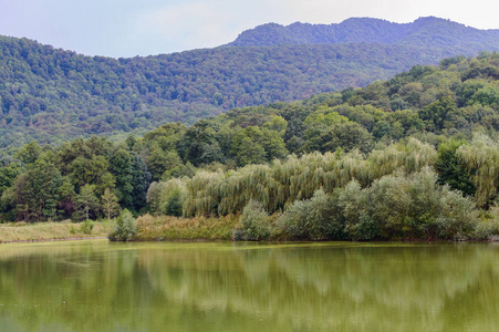 小山湖绿水在俄罗斯与