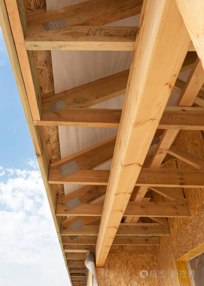 房檐木梁屋面沥青油毡瓦角