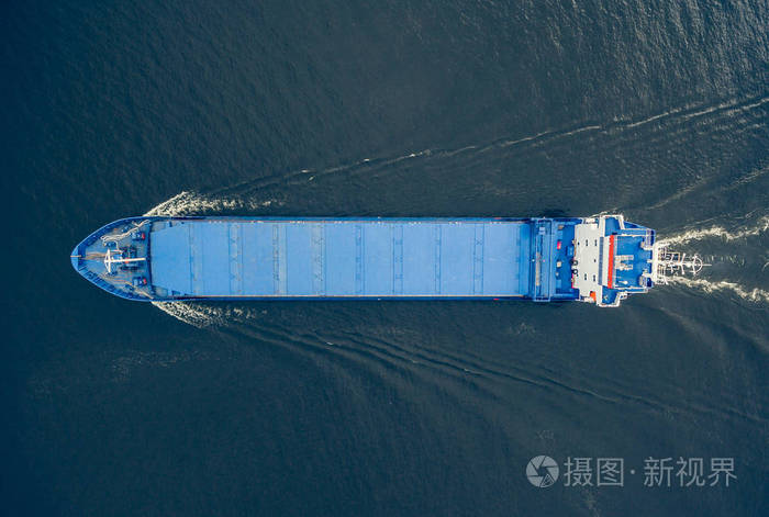 杂货船的鸟瞰图