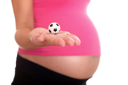 孕妇手拿足球肚子