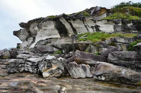 石头和岩石在悉尼附近海岸