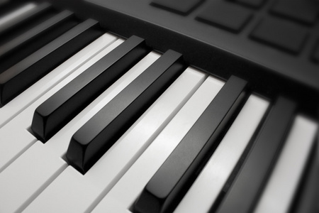 黑色与白色的钢琴键