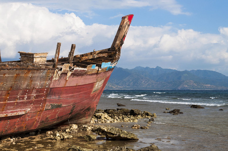 在海岸线海难