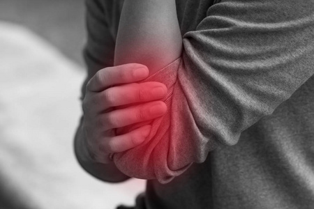 男子患关节疼痛, 关节炎, 痛风, 类风湿症状照片