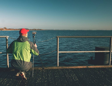 海与天空与相机图片