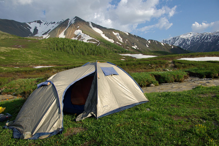 在一个山风景旅游帐篷