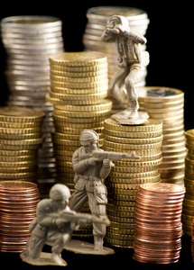 小玩具士兵保卫欧元硬币图片