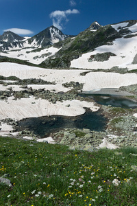 山风景与水晶河