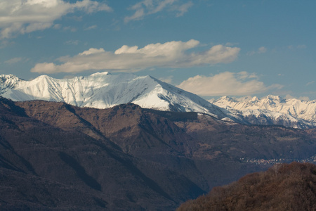 天空中的群山