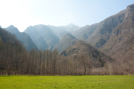 天空中的群山