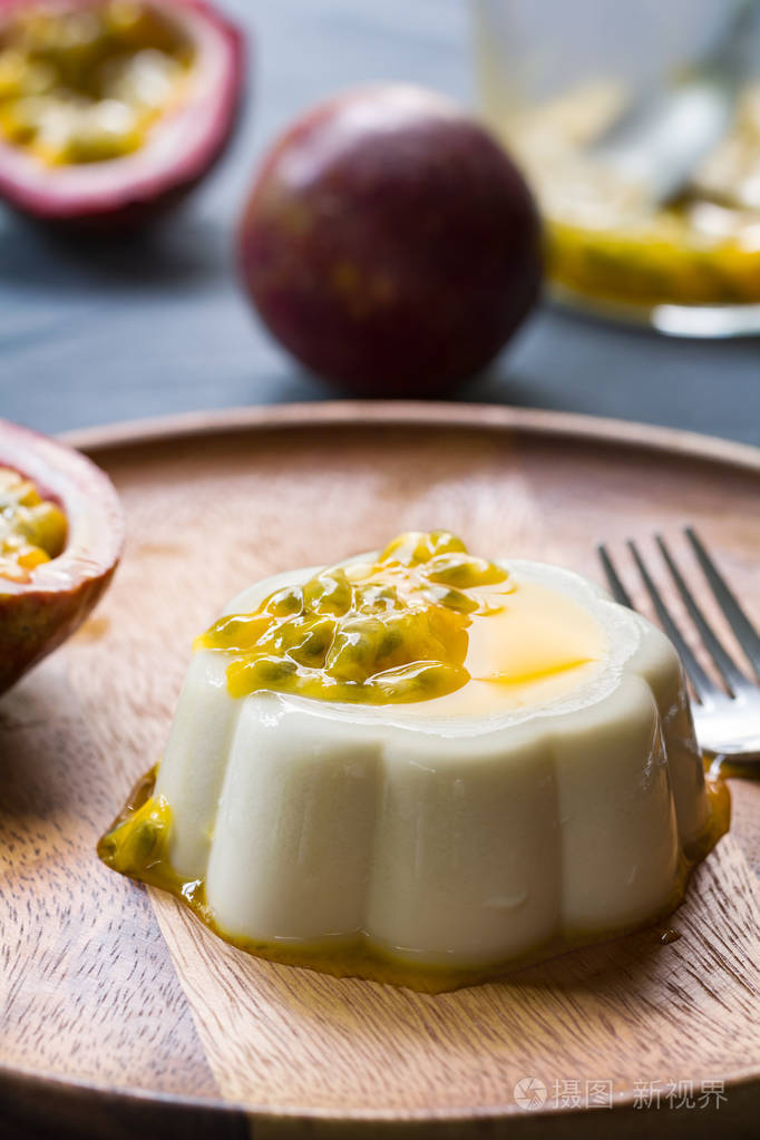 与百香果奶油布丁