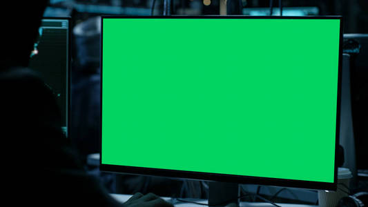 与黑客穴中的绿色屏幕显示