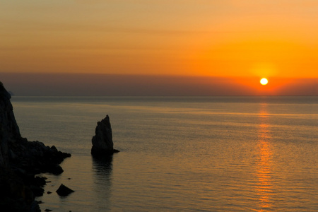 岩石和海浪日落