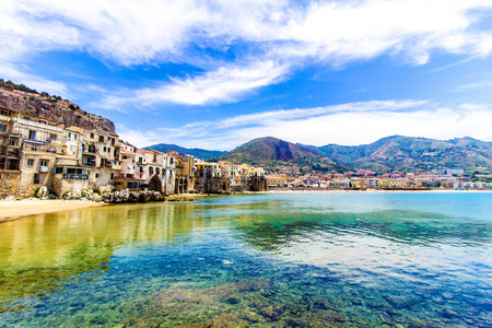 切法卢，镇上在意大利西西里岛的海的视图