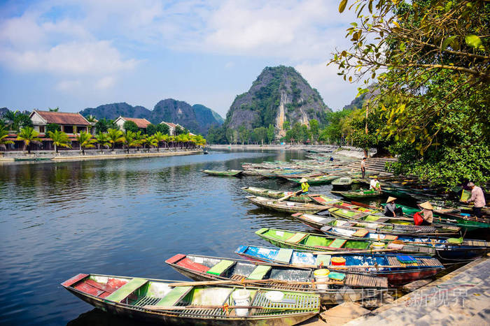 大量的船只等待游客的洞穴在 tam coc,宁平省,越南的非政府组织东河