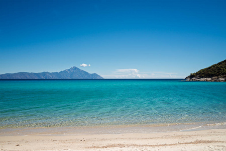 美丽的海滩在 Sithonia 东海岸附近山阿托斯, Chalkidiki 半岛在希腊