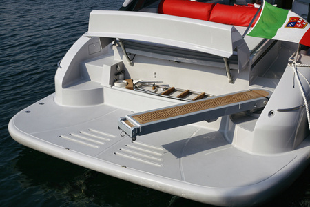 曲谱意大利那不勒斯水54豪华游艇船尾摄影图