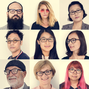 多样性的人戴着眼镜