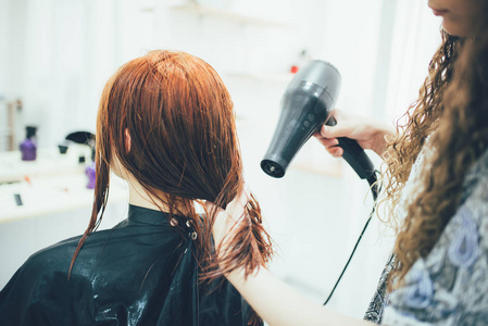 欧美发型造型从事美容美发, 发型和头发造型设计师照片