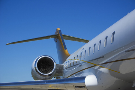 飞机起飞时尾翼图片