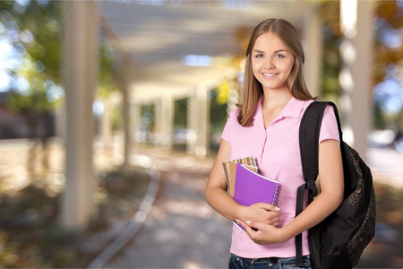 年轻可爱的女学生的肖像