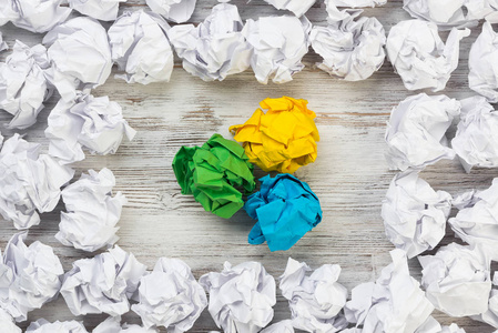 弄皱的纸球一套照片