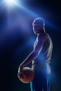 球与篮球运动员的肖像
