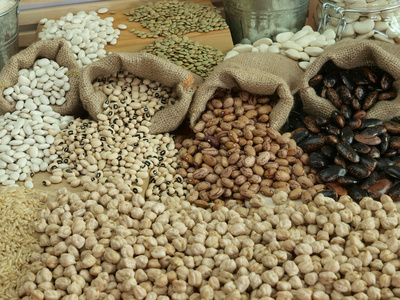 复数][口语][通常用于否定结构]丝毫 [复数][美国口语]毫无价值的东西