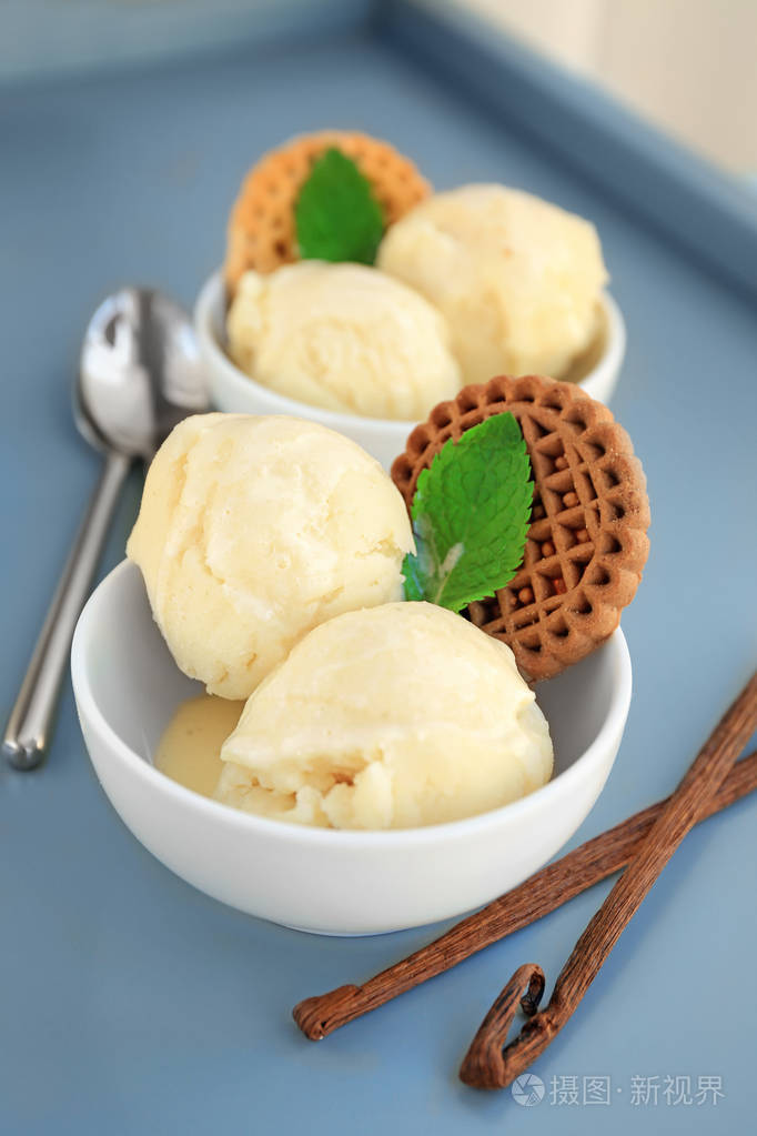 美味的香草冰淇淋球
