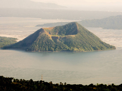 塔尔火山是在菲律宾