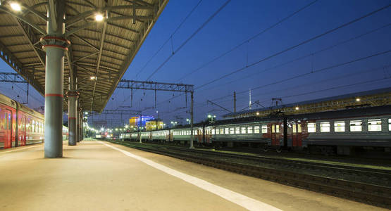 莫斯科客运站台列车(萨维洛夫斯基火车站)照片