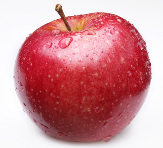 用水滴清洗红苹果。
