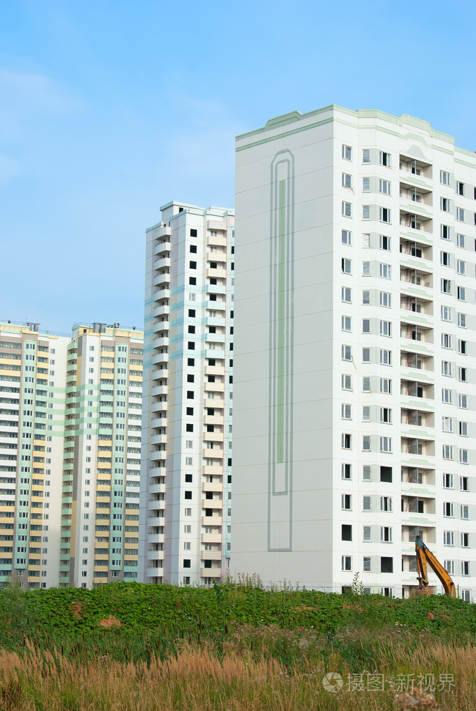 建筑物( building的名词复数 ) 楼房 房屋 建筑(艺术或行业)