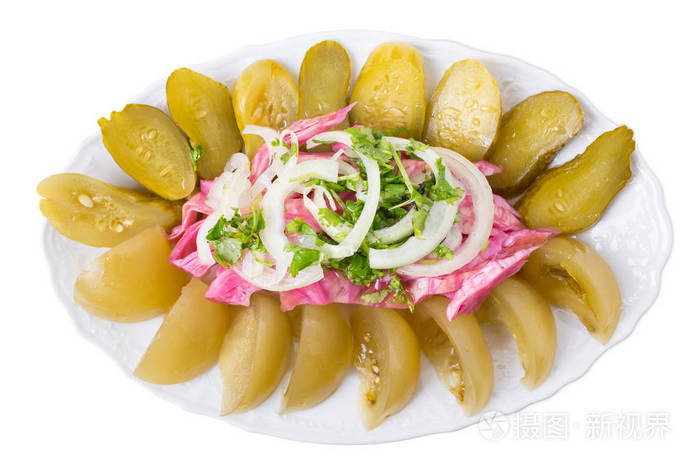 美味泡菜配以洋葱