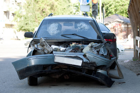 道路交通事故发生后车身体侧损毁