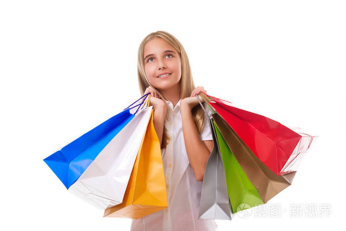 购物和旅游的概念   年轻的女孩，看上去了，孤立的购物袋