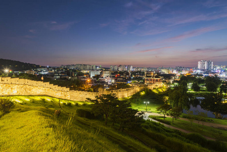 在韩国水原华城的夕阳图片