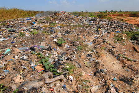 填筑废渣埋填法 垃圾填筑地照片