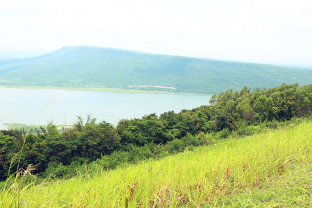 山和湖泊景观与自然