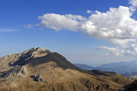 天空 云层和山