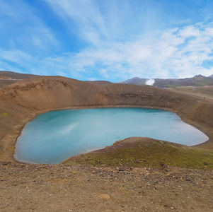 火山火山口维提与绿松石湖内