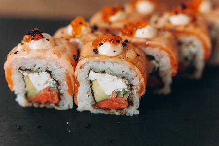Maki 寿司卷三文鱼与黄瓜