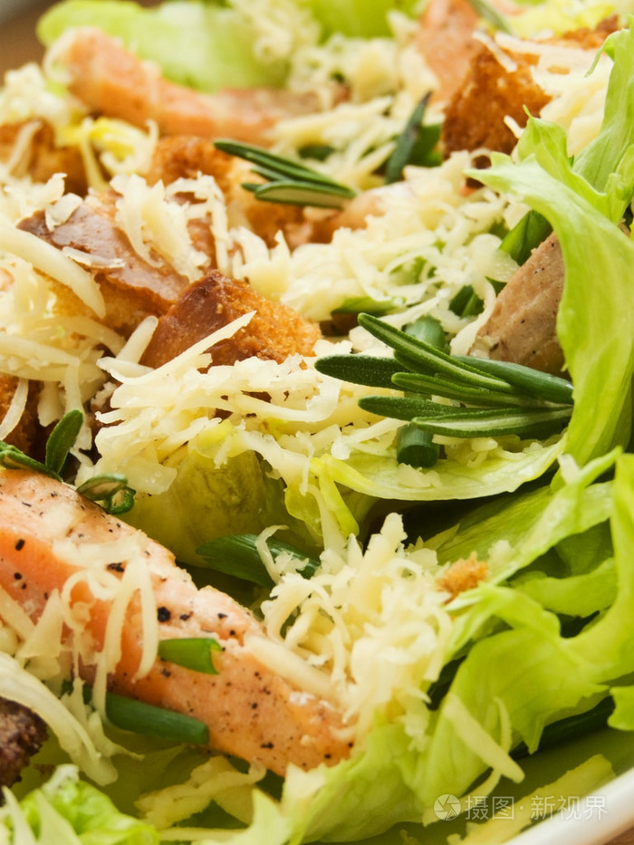 恺撒沙拉(一道常见于桌边服务的传统沙拉.有时候会被称做"沙拉之王".