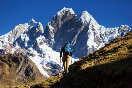 徒步旅行在科迪勒拉山系的场景