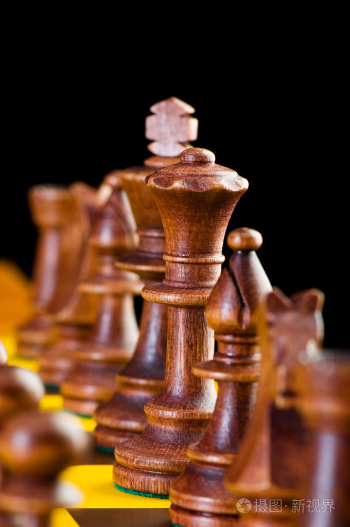 棋盘上有棋子的象棋概念