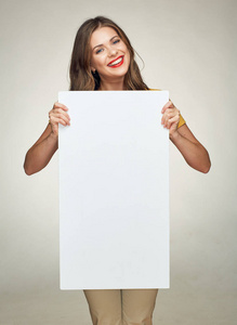 女人微笑牙齿拿着白色标志广告牌