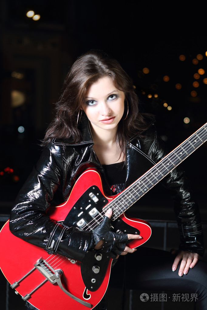 布鲁内特吉他手女孩