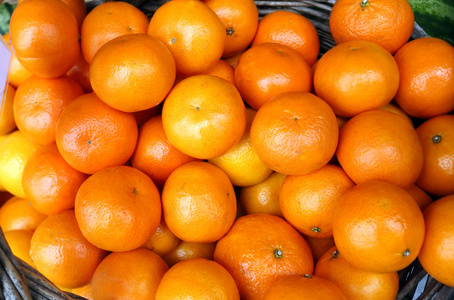 橙 orange的名词复数  柑 橘黄色 橙色
