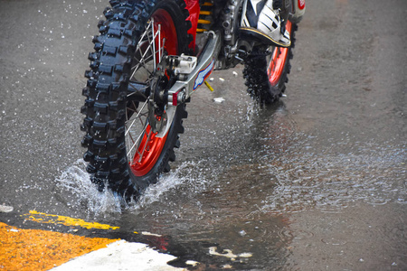 摩托车骑用喷雾水